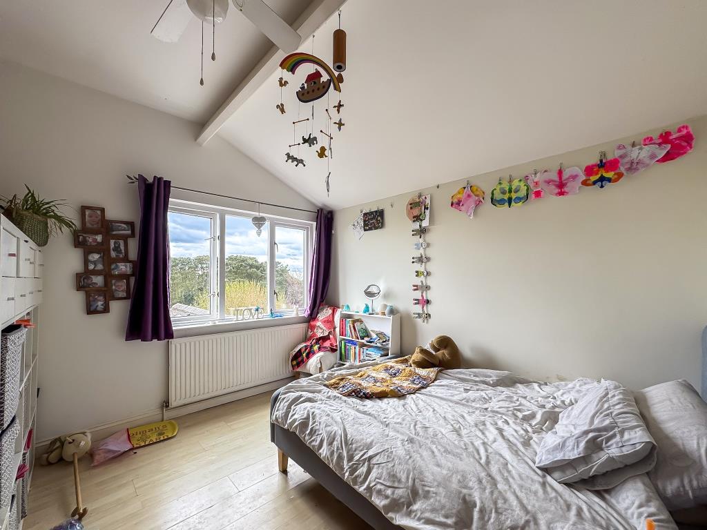 Lot: 128 - DETACHED PROPERTY IN GOOD LOCATION - Bedroom